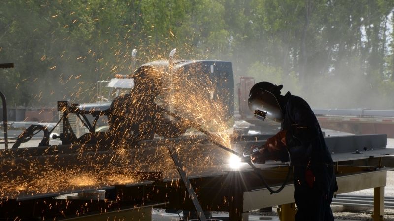 welder working