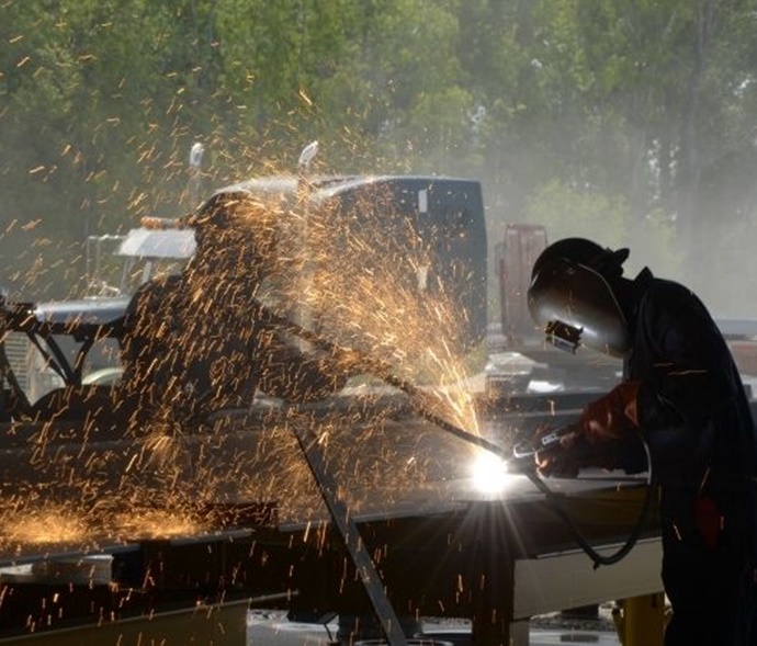 welder working