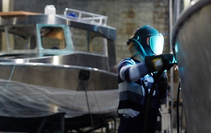 welder working